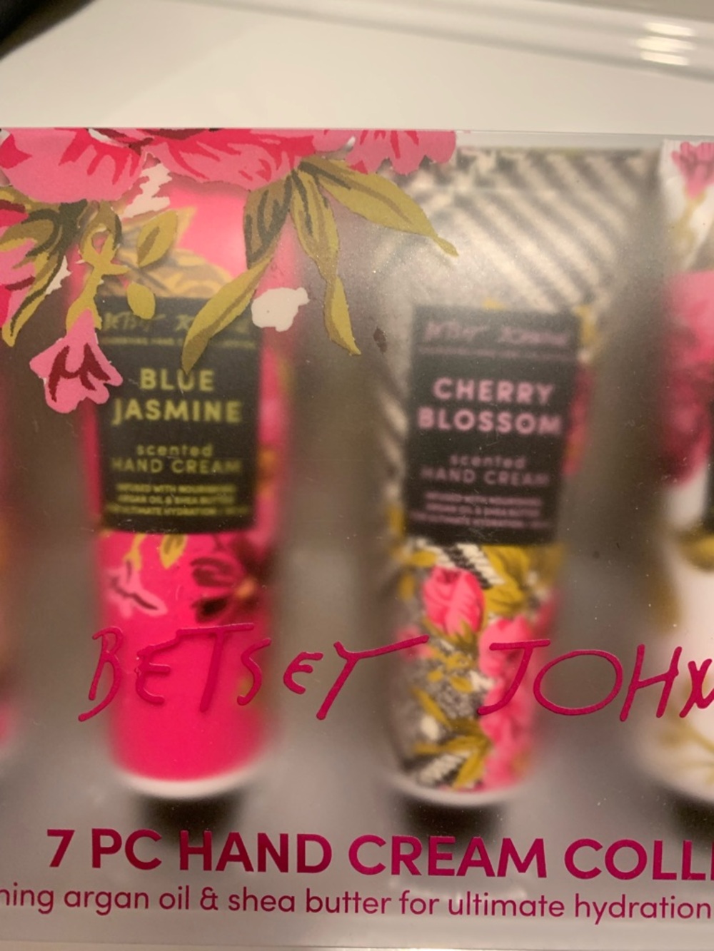 Betsey Johnson 7-Pc Floral Hand Cream Collection - Pink Floral Pack - Picture 3 of 5